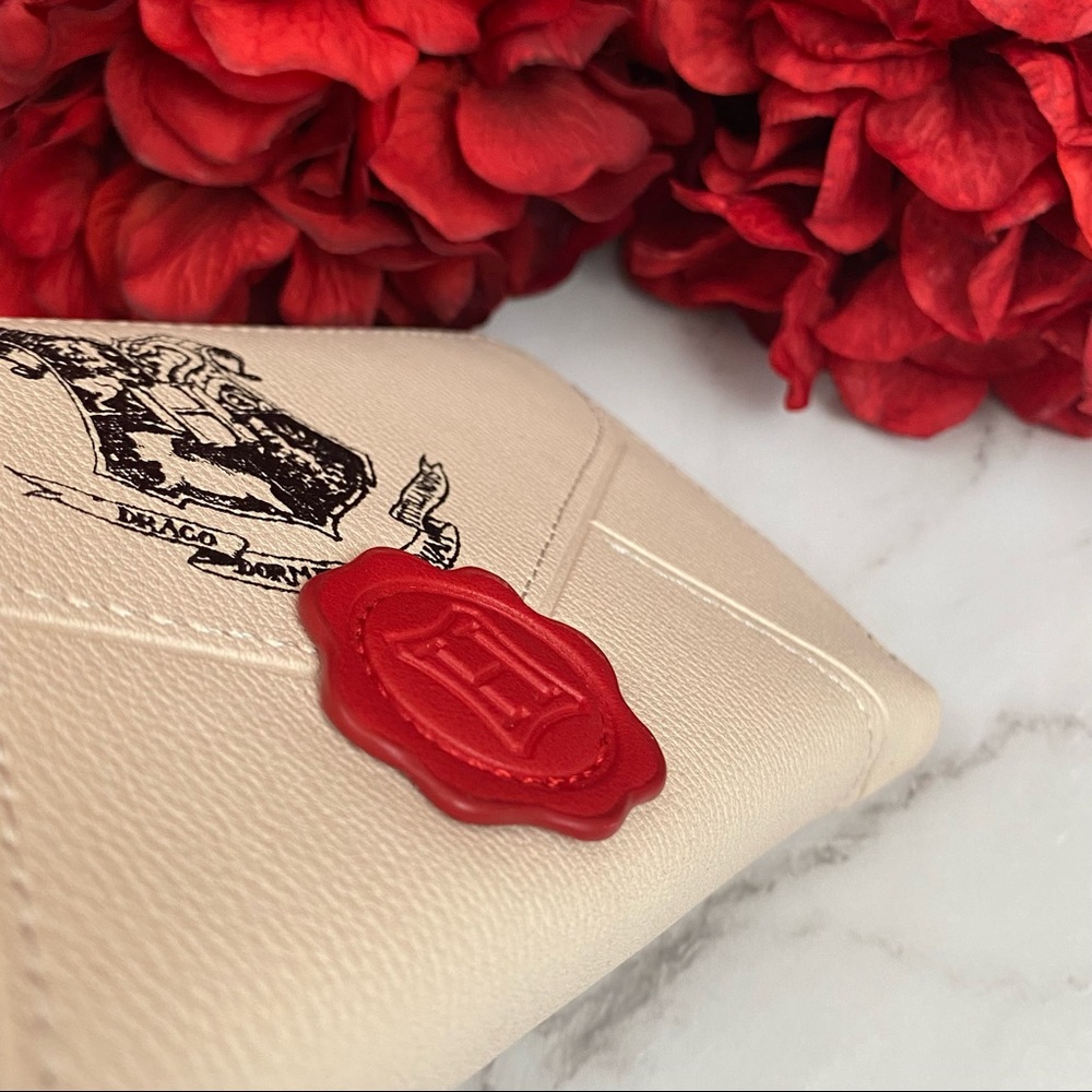 Harry Potter Hogwarts Acceptance Letter Clutch Wallet - Picture 11 of 12